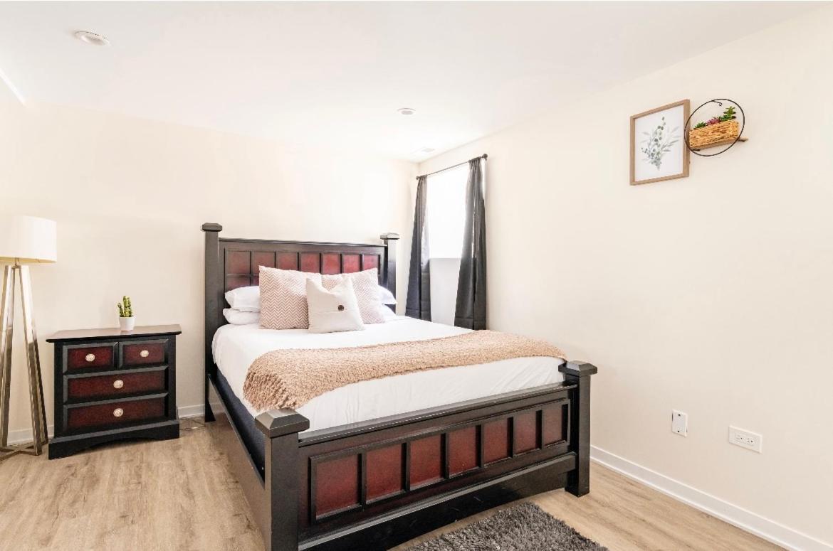 Cozy 2 Brm Apartment Mins Away From United Center ชิคาโก ภายนอก รูปภาพ