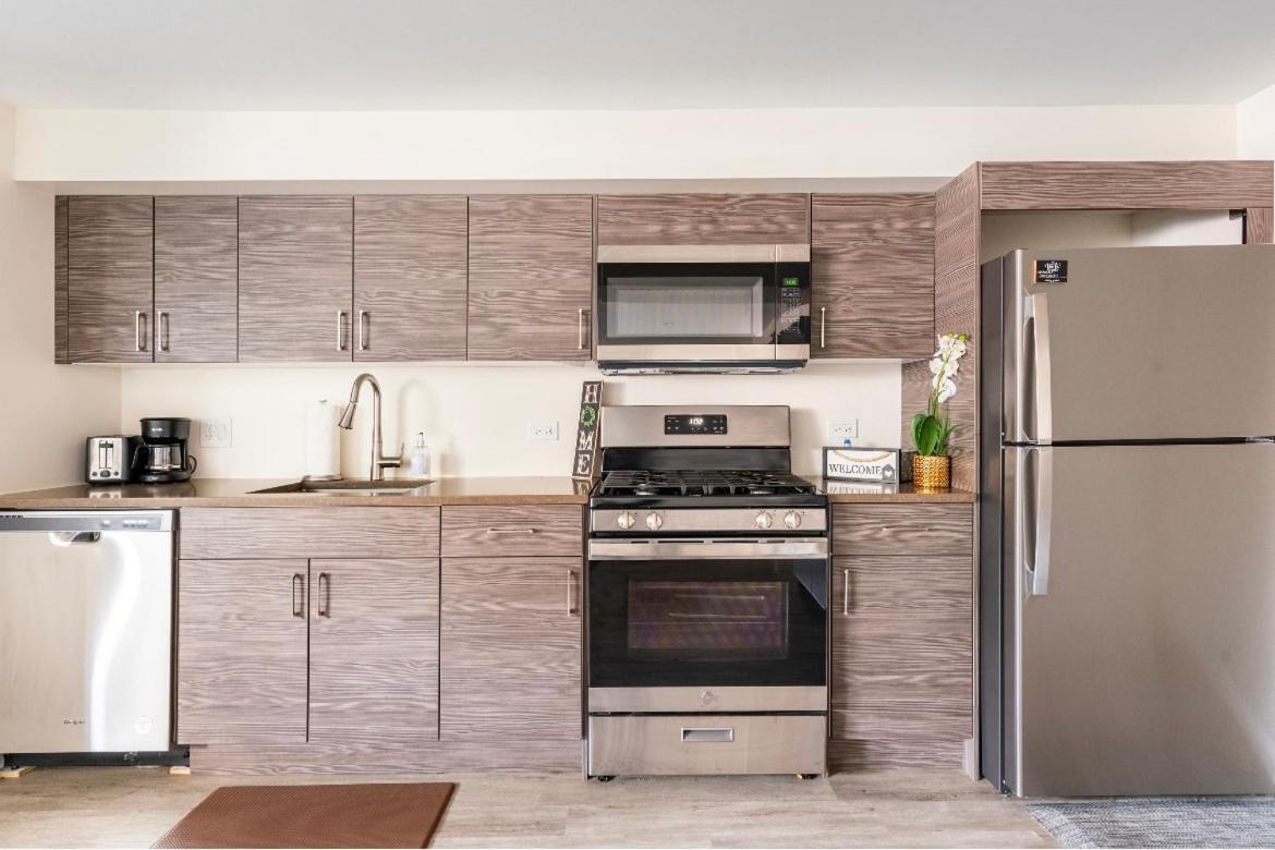 Cozy 2 Brm Apartment Mins Away From United Center ชิคาโก ภายนอก รูปภาพ